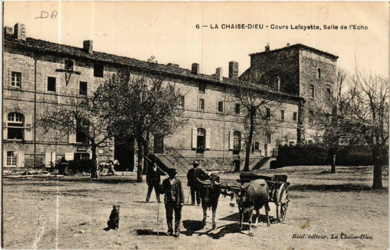 Carte postale ancienne La Chaise-Dieu - Cours Lafayette Salle de l'Echo à La Chaise-Dieu
