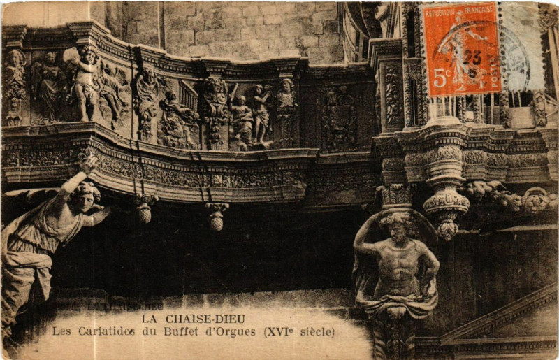 Carte postale ancienne La Chaise-Dieu - Les Cariatidée du Buffet d'Orgues (Xvi siecle) à La Chaise-Dieu