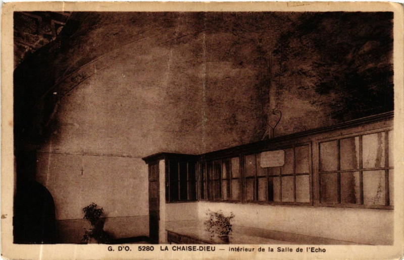 Carte postale ancienne La Chaise-Dieu - Interieur de la Salle de l'Echo à La Chaise-Dieu