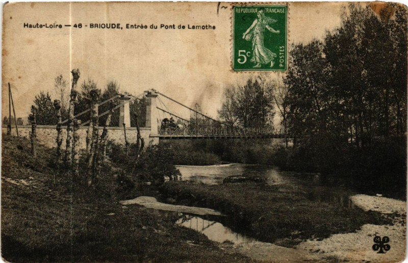 Carte postale ancienne Haute-Loire - Brioude, Entree du Pont de Lamothe à Lamothe