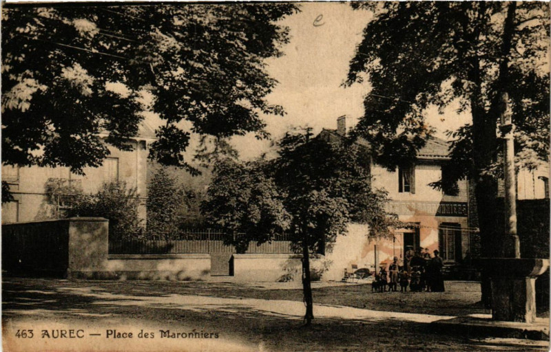 Carte postale ancienne Aurec - Place des Maronniers
