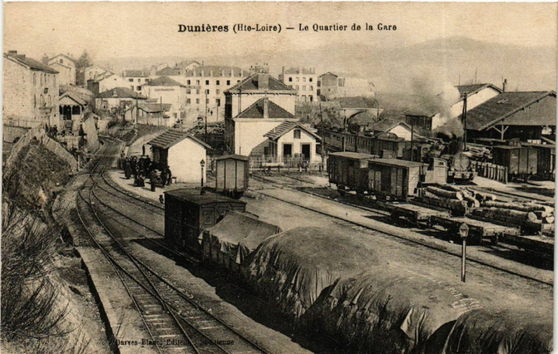 Carte postale ancienne Dunieres (Hte-Loire) - Le Quartier de la Gare à Dunières