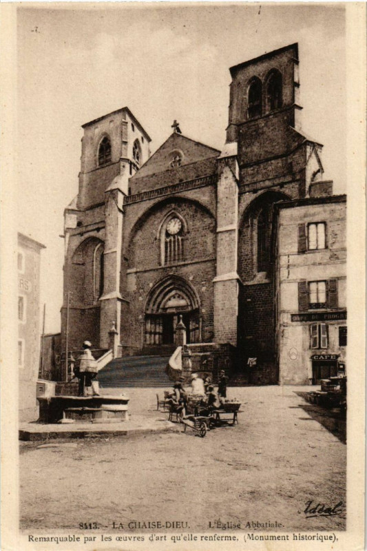 Carte postale ancienne La Chaise-Dieu - L'eglise Abbatiale -Remarquable par les ceuvres à La Chaise-Dieu
