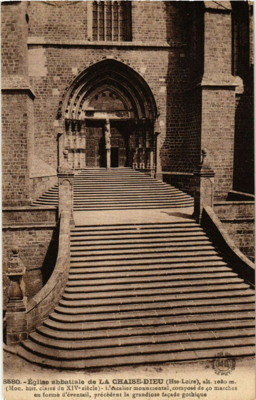 Carte postale ancienne Eglise abbatiale de La Chaise-Dieu (Hte-Loire) alt 1080 m-Mon.hist à La Chaise-Dieu
