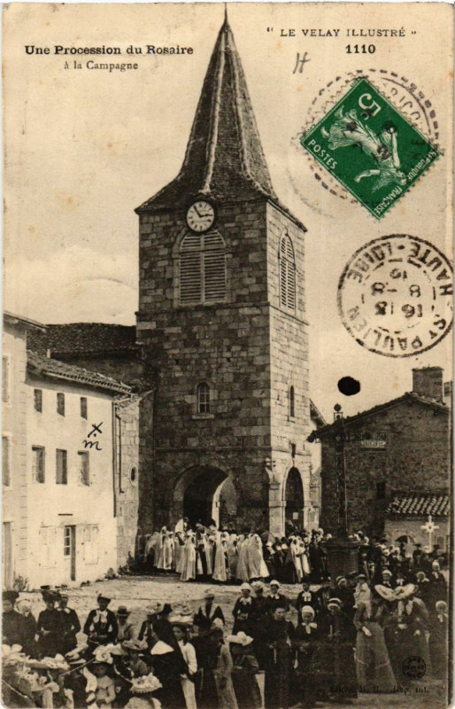 Carte postale ancienne Une Procession du Rosaire a la campagne- Le Velay Illustre