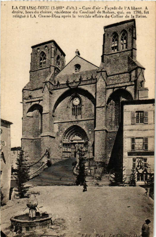 Carte postale ancienne La Chaise-Dieu (1100 d'alt) -Cure d'air-Facade de l'Abbaye A droite à La Chaise-Dieu