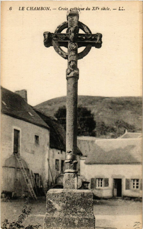 Carte postale ancienne Chambon - Croix gothique du Xv siecle