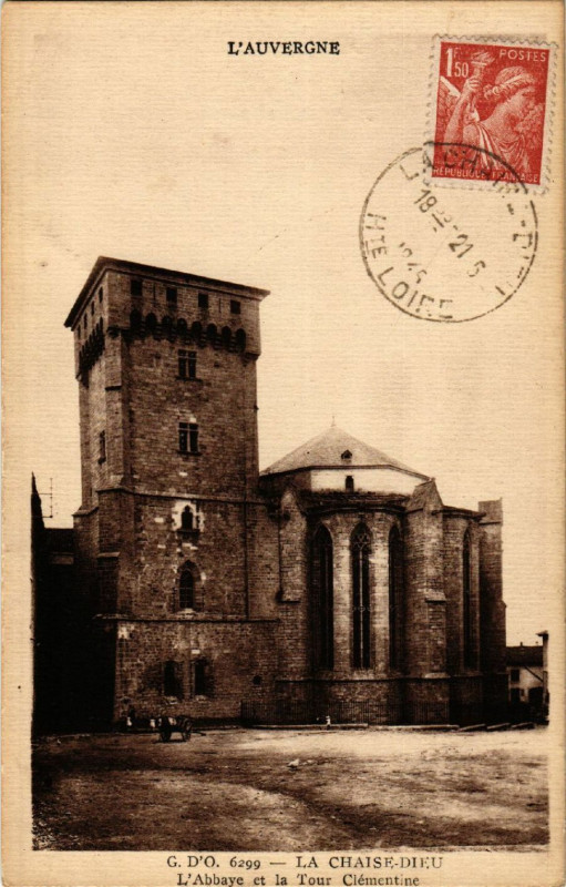 Carte postale ancienne L'Auvergne - La Chaise-Dieu - L'Abbaye et la Tour Clementine à La Chaise-Dieu