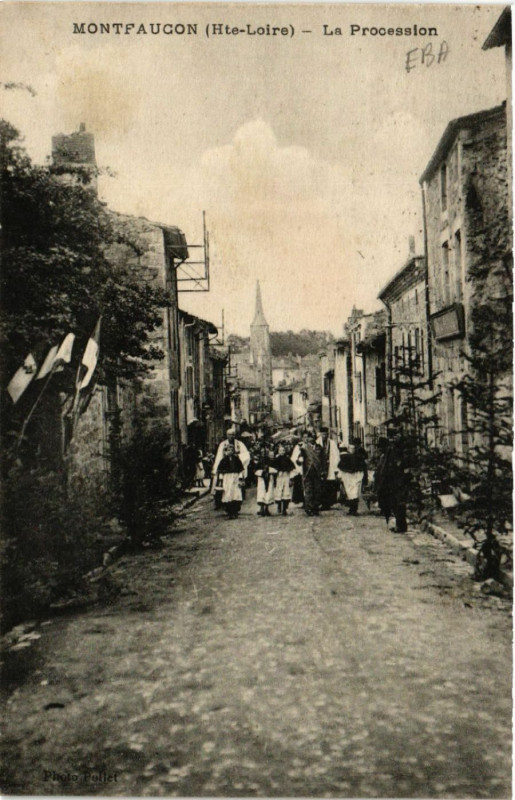 Carte postale ancienne Montfaucon (Hte-Loire) - La Procession