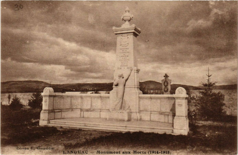 Carte postale ancienne Langeac - Monument aux Morts (1914-1918) à Langeac