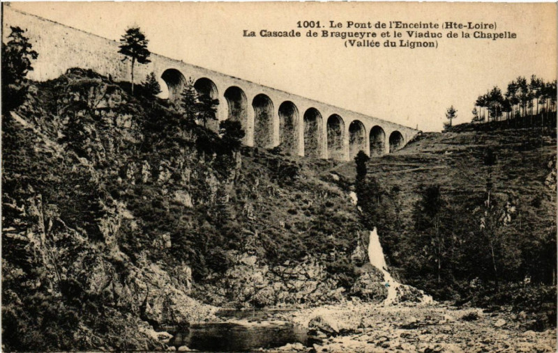 Carte postale ancienne Le Pont de l'Enceinte (Hte-Loire) - La Cascade de Bragueyre et