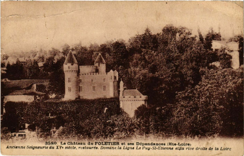 Carte postale ancienne Le Chateau du Foletier et ses Dependances (Hte-Loire) Ancienne...
