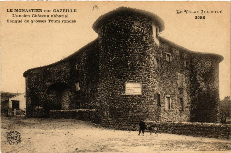 Carte postale ancienne Le Monastier-sur-Gazeille L'ancien Chateau abbatial flanque de... au Monastier-sur-Gazeille