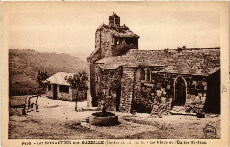 Carte postale ancienne Le Monastier-sur-Gazeille 930m-La Place et l'Eglise au Monastier-sur-Gazeille