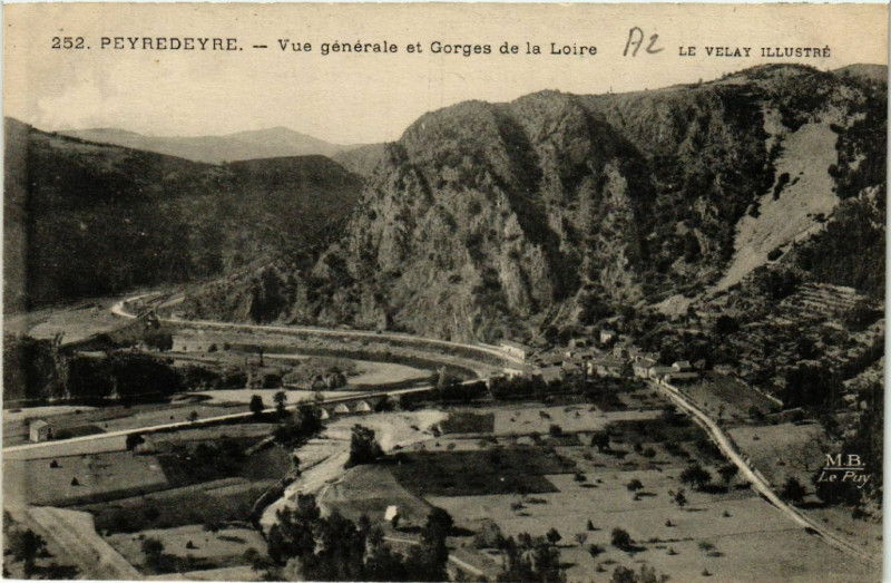 Carte postale ancienne Peyredeyre - Vue générale et Gorges de la Loire