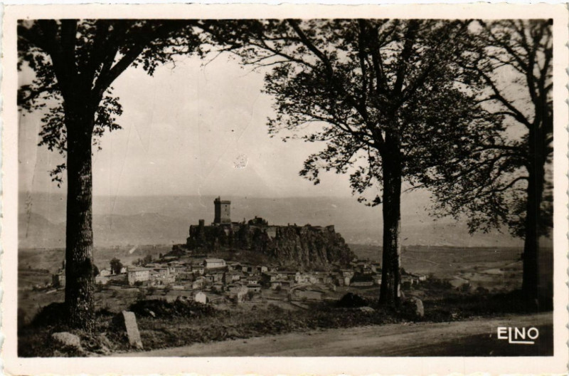 Carte postale ancienne Polignac Pres Le Puy (Hte-Loire) Alt 760 et 804m - Vue générale... à Polignac