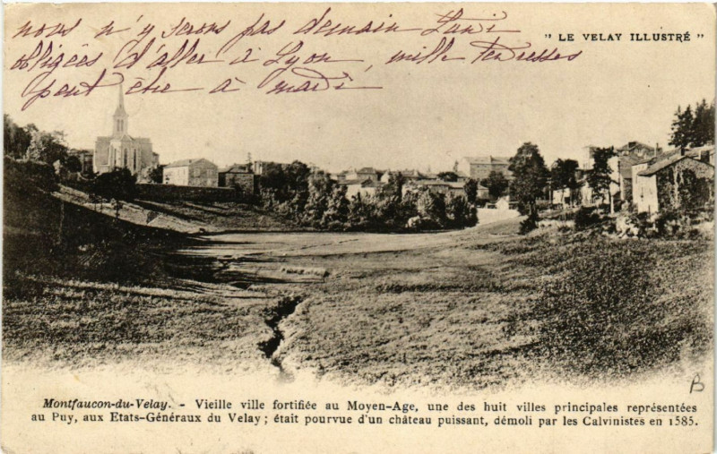 Carte postale ancienne Montfaucon-du-Velay - Veille ville fortifiée au Moyen-Age une des