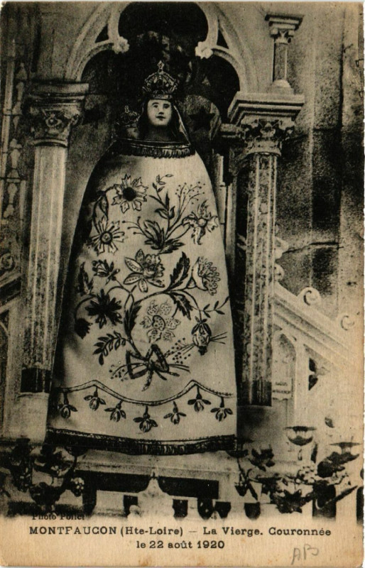 Carte postale ancienne Montfaucon (Hte-Loire) - La Vierge.Couronnée le 22 aout 1920