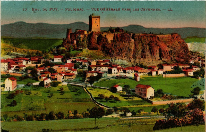 Carte postale ancienne Env. du Puy - Polignac - Vue générale vers les Cevennes à Polignac