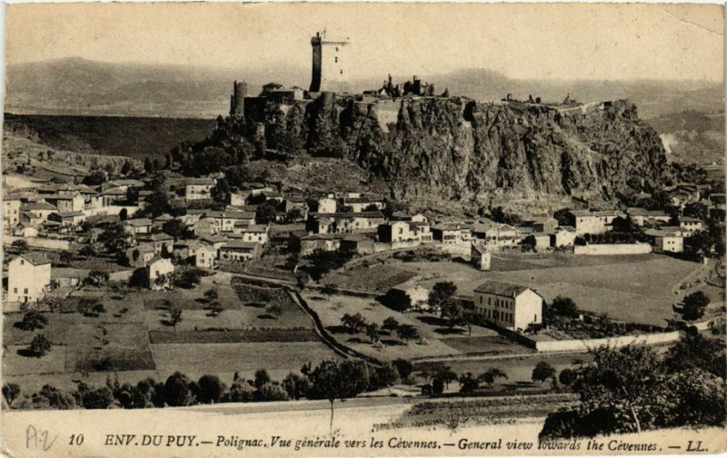 Carte postale ancienne Env.du Puy - Polignac. Vue générale vers les Cevennes - General à Polignac
