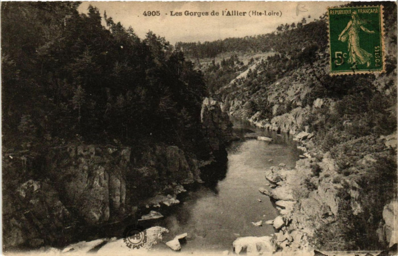 Carte postale ancienne Les Gorges de l'Allier (Hte-Loire)