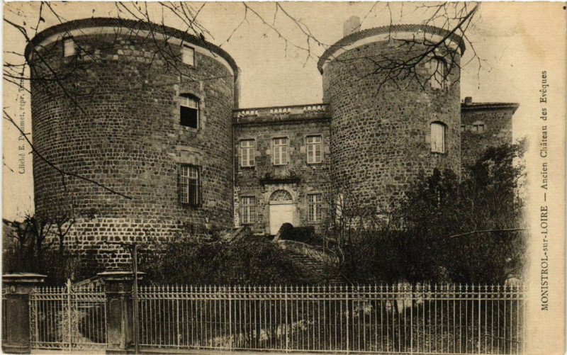 Carte postale ancienne Monistrol-sur-Loire (Hte-Loire) - Ancien Chateau des Eveques à Monistrol-sur-Loire