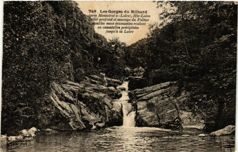 Carte postale ancienne Les Gorges du Bilhard (pres Monistrol-sur-Loire) Hte-Loire Defile à Monistrol-sur-Loire