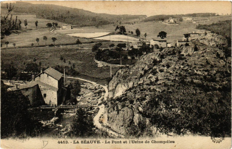 Carte postale ancienne La Seauve - Le Pont et l'Usine de Champdieu