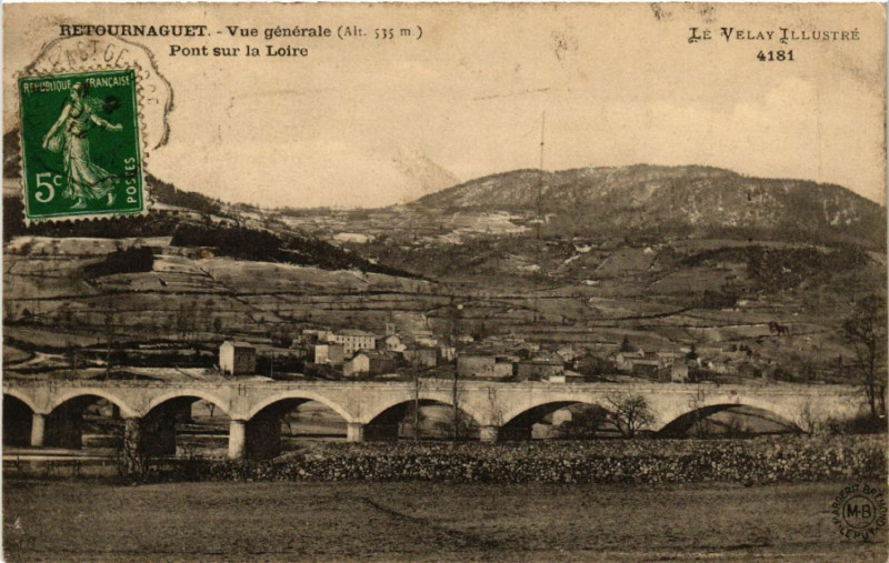 Carte postale ancienne Retournaguet - Vue générale (Alt. 535 m) - Pont sur la Loire