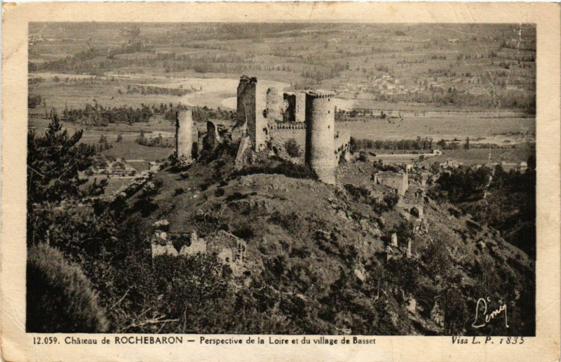 Carte postale ancienne Chateau de Rochebaron - Perspective de la Loire et de village...