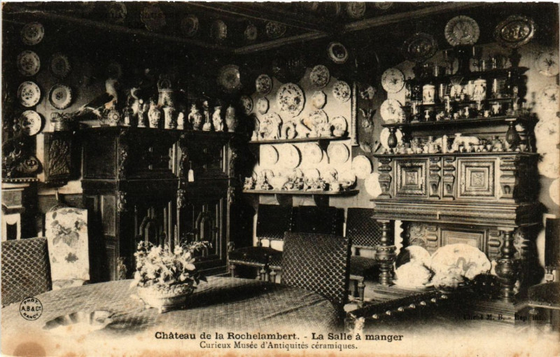 Carte postale ancienne Chateau de la Rochelambert - La Salle a manger