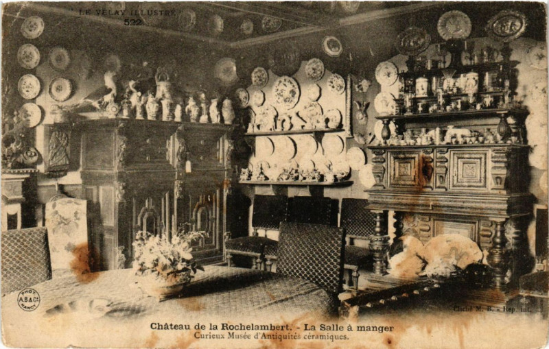 Carte postale ancienne Chateau de la Rochelambert - La Salle a manger