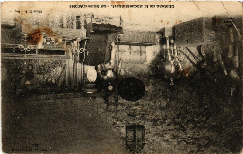 Carte postale ancienne Chateau de la Rochelambert - La Salle d'Armes