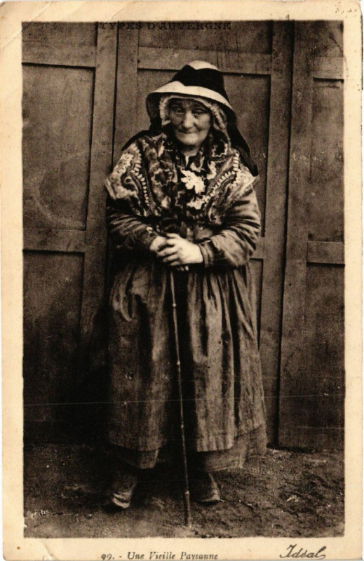 Carte postale ancienne Une Vieille Paysanne