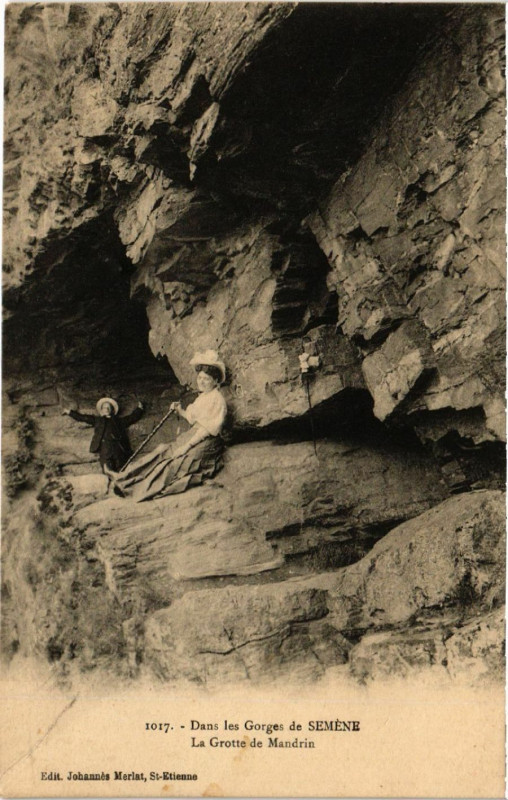 Carte postale ancienne Dans les Gorges de Semene - La Grotte de Mandrin