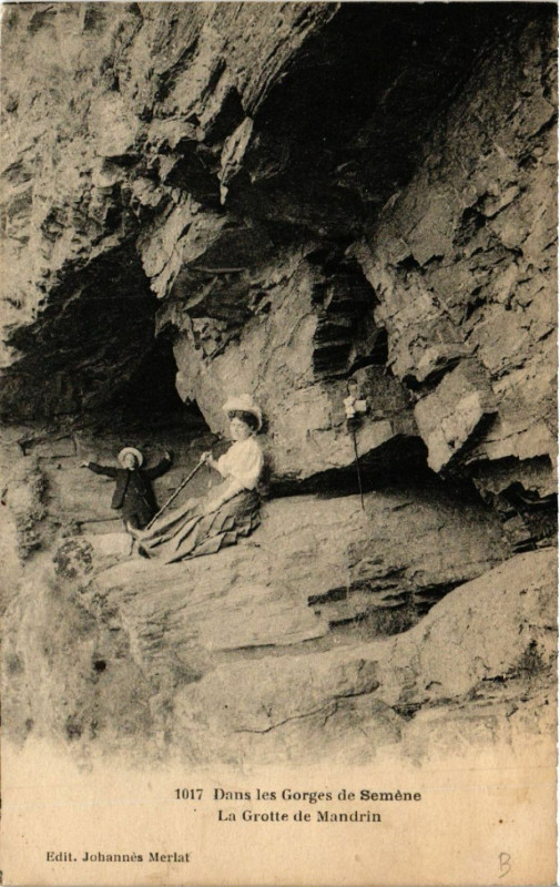 Carte postale ancienne Dans les Gorges de Semene - La Grotte de Mandrin