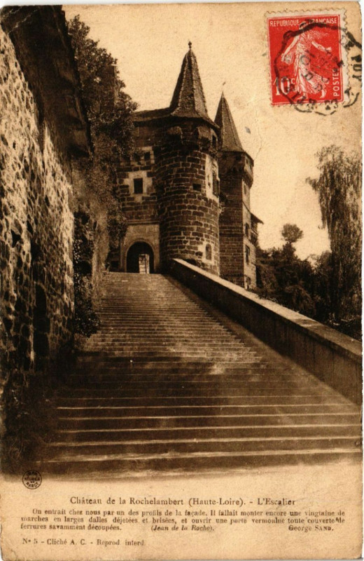 Carte postale ancienne Chateau de la Rochelambert (Haute-Loire) - L'Escalier