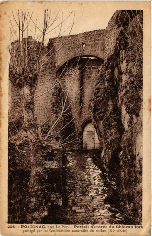 Carte postale ancienne Polignac Pres le Puy - Portail d'entrée du Chateau fort protege à Polignac