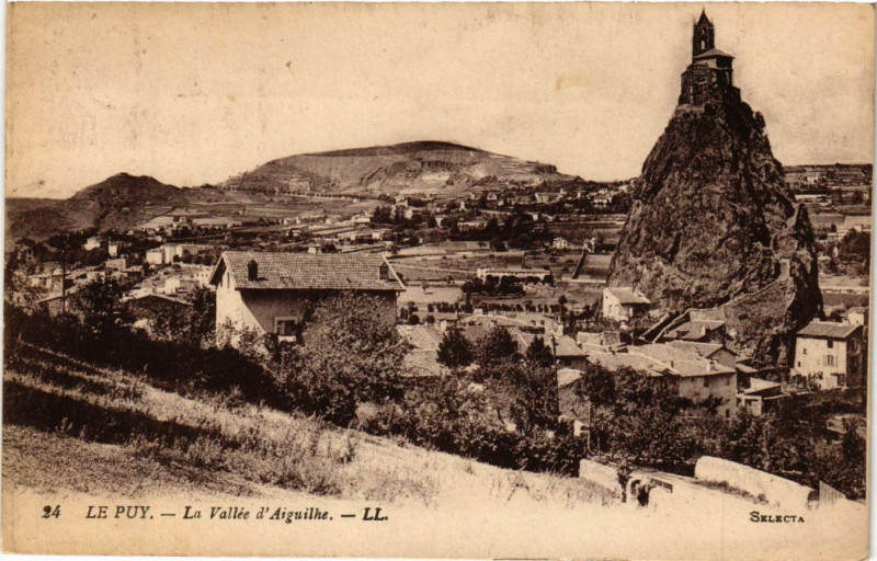 Carte postale ancienne Le Puy - La Vallée d'Aiguilhe à Aiguilhe