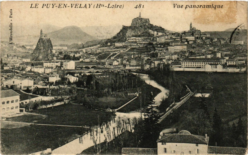 Carte postale ancienne Le Puy-en-Velay - Vue panoramique au Puy-en-Velay