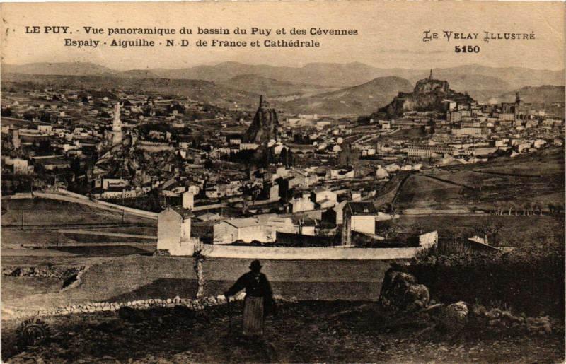 Carte postale ancienne Le Puy - Vue panoramique du bassin du Puy et des Cévennes Espaly