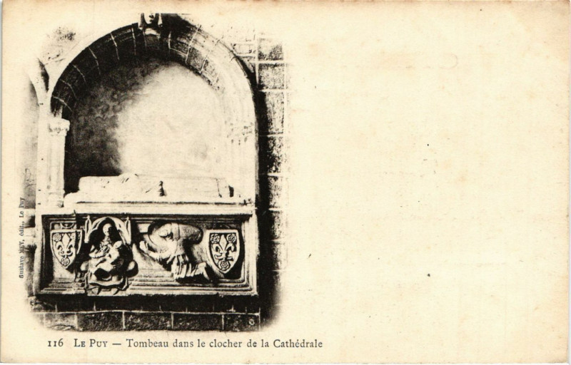 Carte postale ancienne Le Puy - Tombeau dans le clocher de la Cathédrale