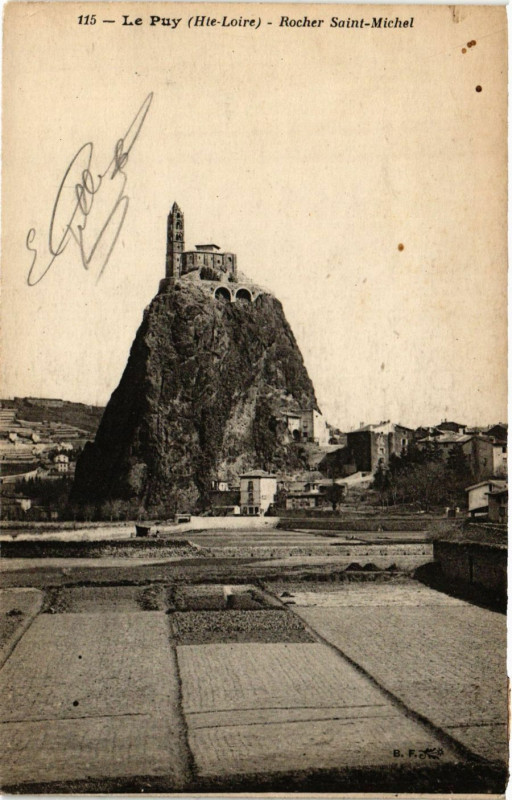 Carte postale ancienne Le Puy - Rocher Saint-Michel
