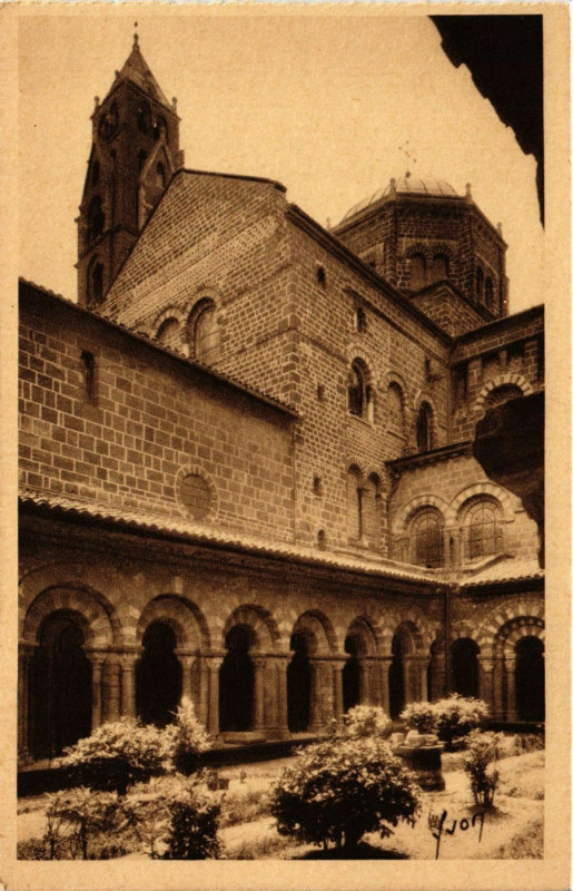 Carte postale ancienne Le Puy - Cour et galerie du Cloitre