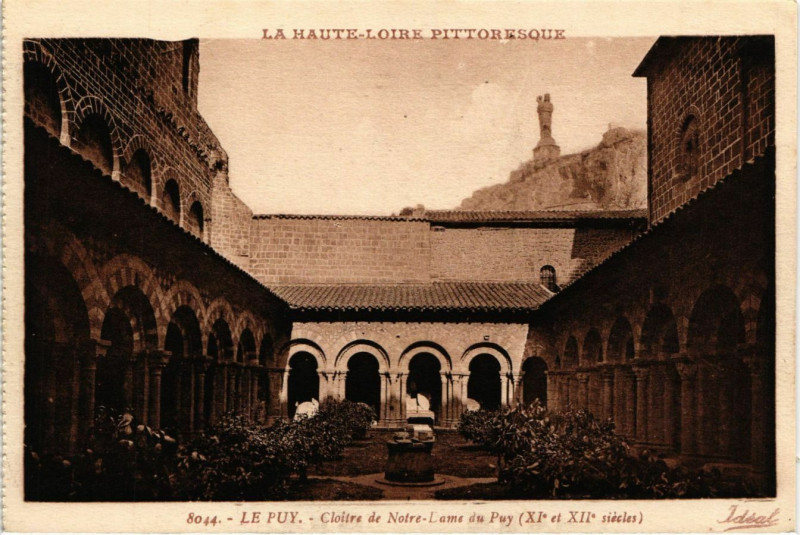 Carte postale ancienne Le Puy - Cloitre de Notre-Lame du Puy (Xi et Xii siecles)