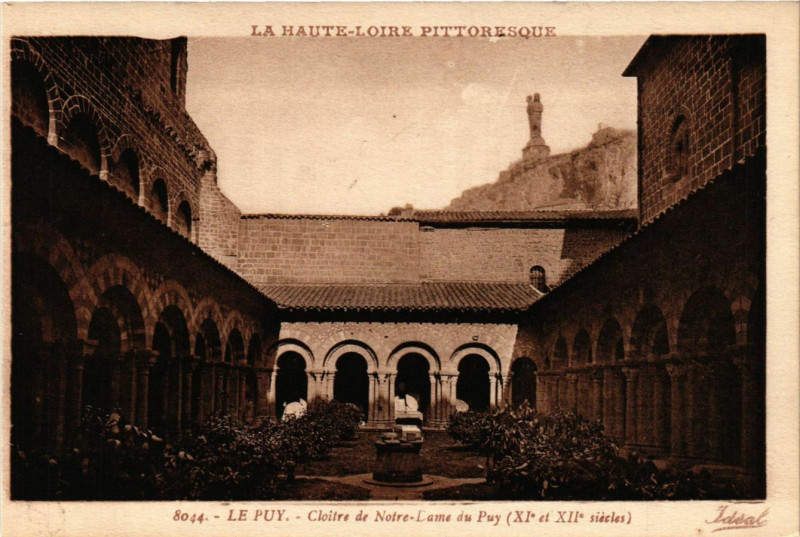 Carte postale ancienne Le Puy - Cloitre de Notre-Dame du Puy (Xi et Xii siecles)