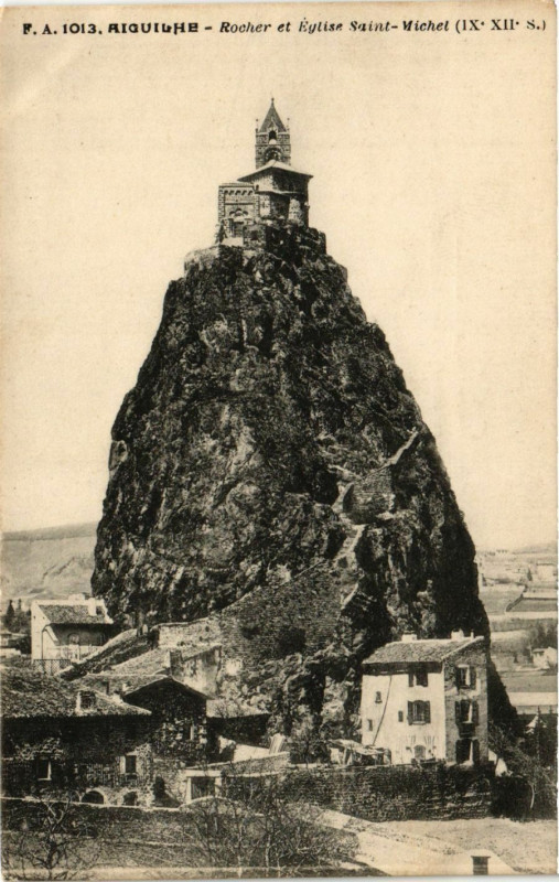 Carte postale ancienne Aiguilhe - Rocher et Eylise St-Michel à Aiguilhe