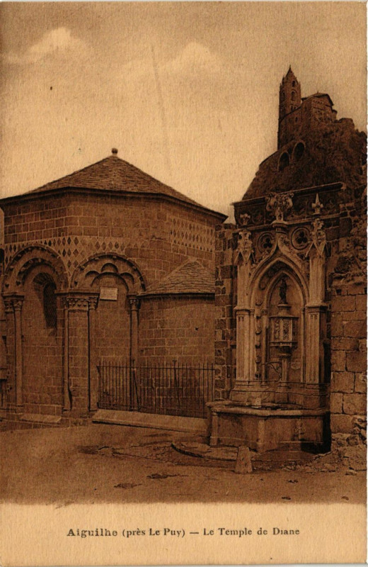 Carte postale ancienne Aiguilhe - Le Temple de Diane à Aiguilhe