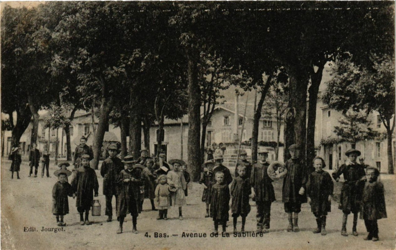 Carte postale ancienne Bas - Avenue de la Sabliere