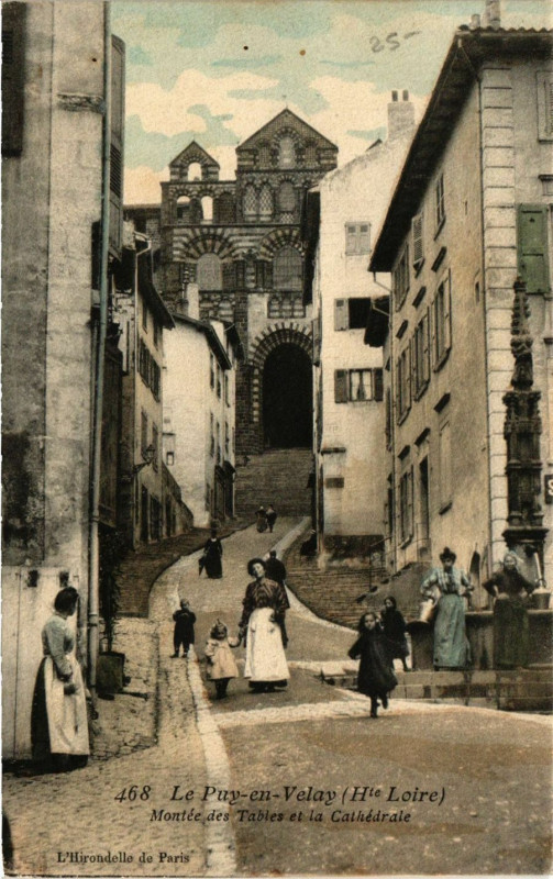 Carte postale ancienne Le-Puy-en-Velay - Montée des Tables et la Cathédrale au Puy-en-Velay